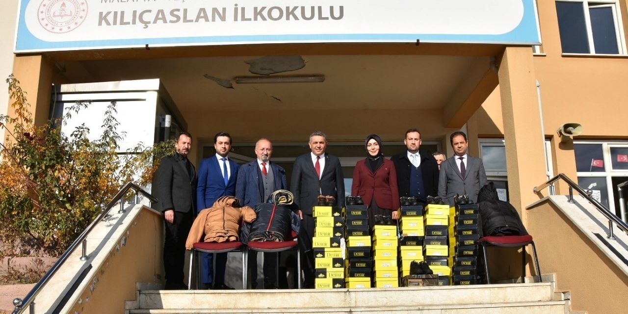 Malatya Tso’dan Öğrencilere Bot Ve Mont Yardımı