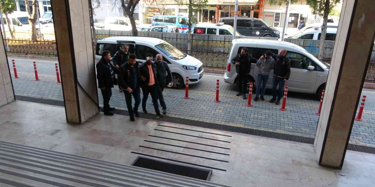 Malatya’da 2 Kişiyi Öldüren Zanlı Adliye Sevk Edildi
