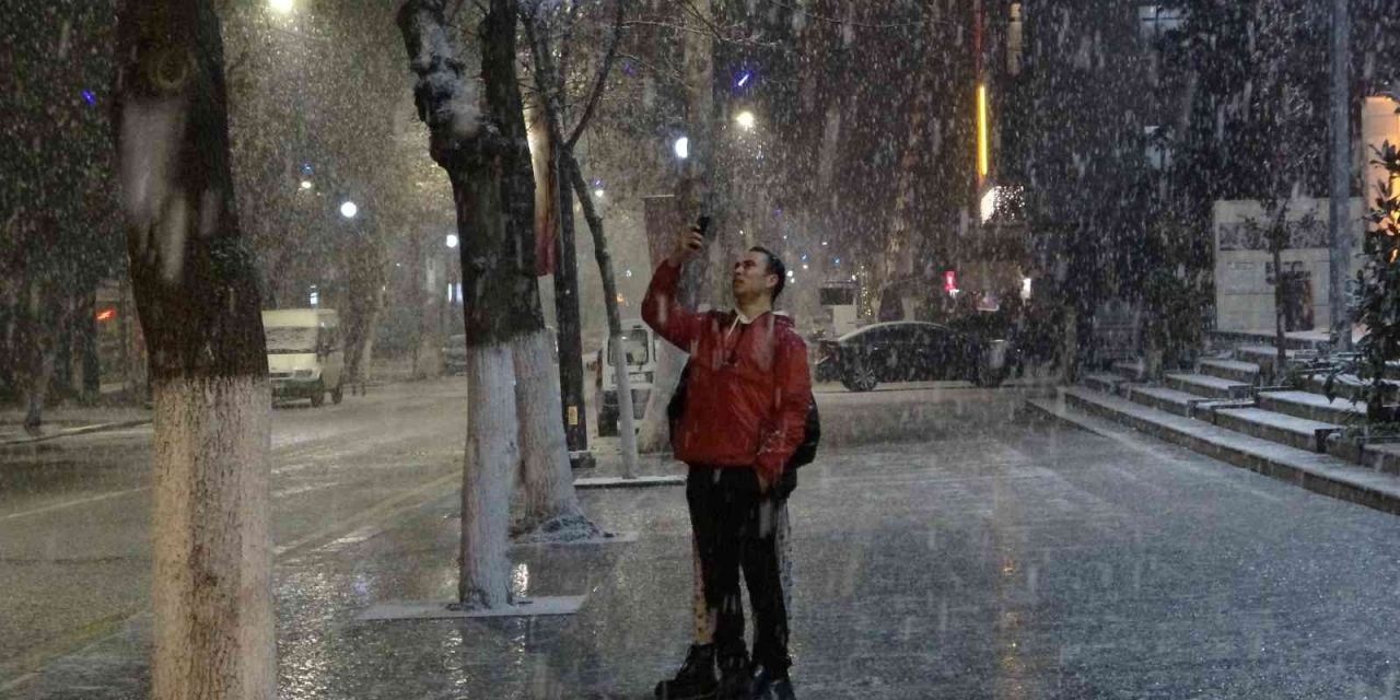Malatya’ya Mevsimin İlk Karı Düştü