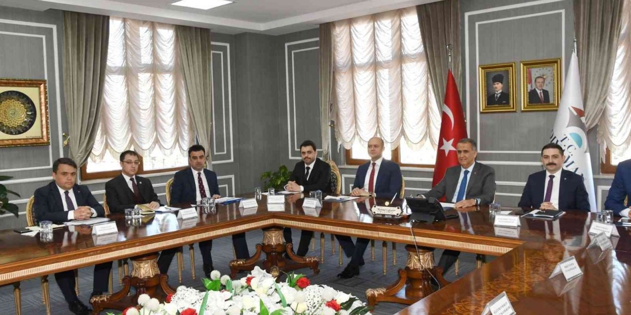Kaymakamlar, Vali Mahmut Çuhadar Başkanlığında Toplandı