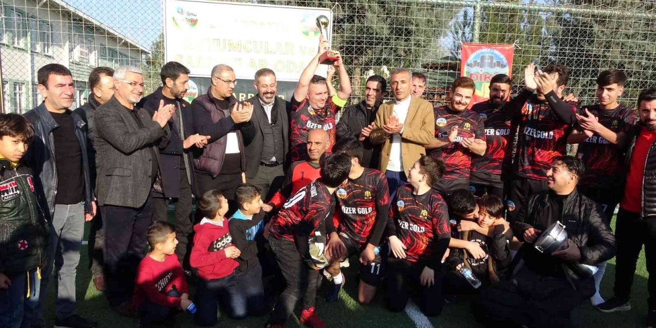 Diyarbakırlı Kuyumcuların Futbol Turnuvasında Kupa ’altın Kaplama’