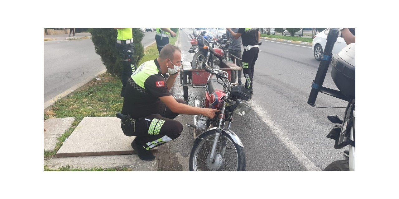 Dur İhtarına Uymayan Sürücü Motosikletini Bırakıp Kaçtı