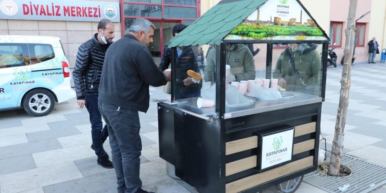 Kayapınar Belediyesi’nden Haftanın 6 Günü Boyunca Sıcak Çorba İkramı