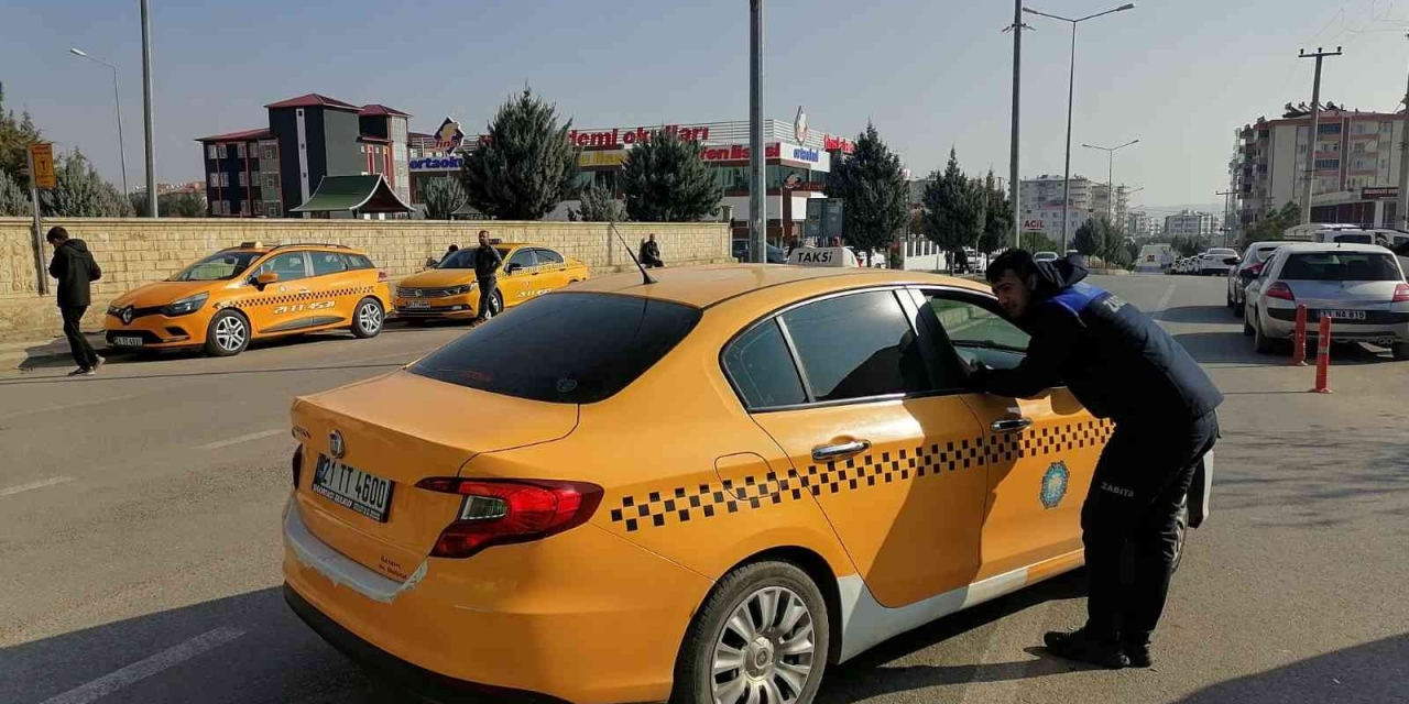 Ergani İlçesinde Zabıta Ekiplerinden Korsan Taksi Denetimi