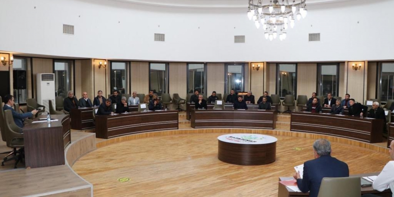 Kaymakam Karaman, Muhtarla Bir Araya Geldi