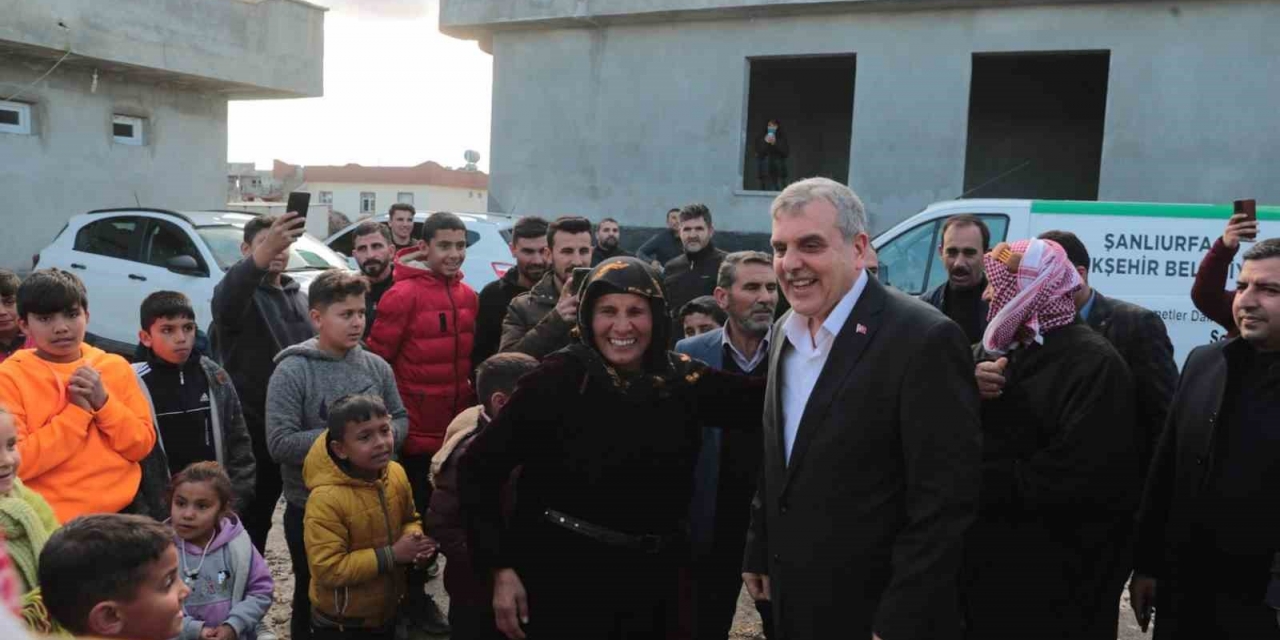 Başkan Beyazgül Mevsimlik Tarım İşçilerini Evlerinde Ziyaret Etti