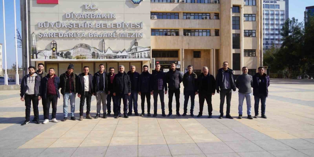 Diyarbakır’dan 22 Kişilik Ekip Hatay’a Hareket Etti
