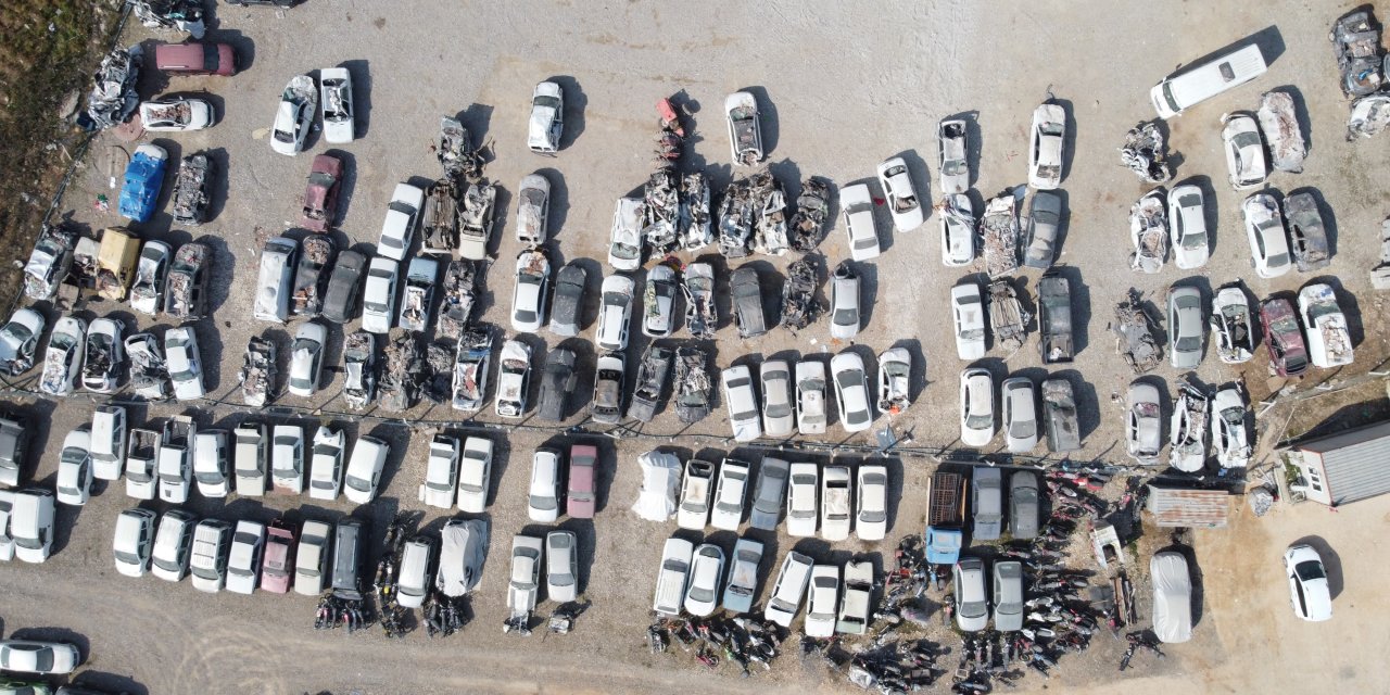 Depremden Geriye Kalan Araç Mezarlığı Böyle Görüntülendi