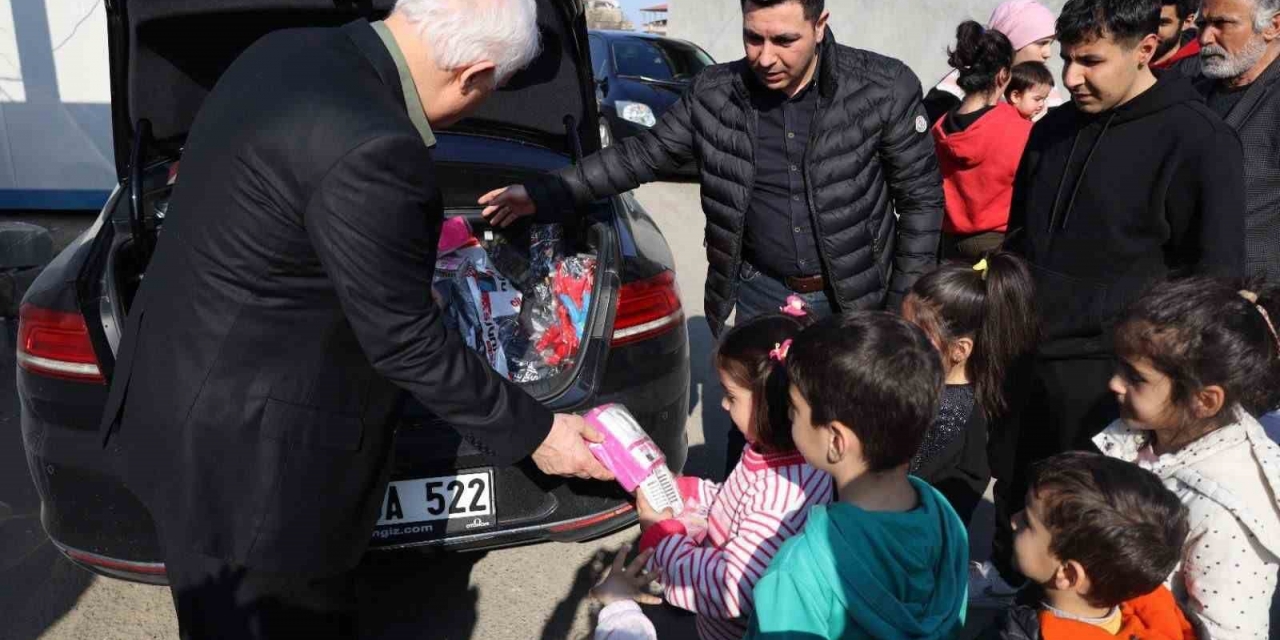 Hatipoğlu’ndan Depremzedelere Moral Ziyareti