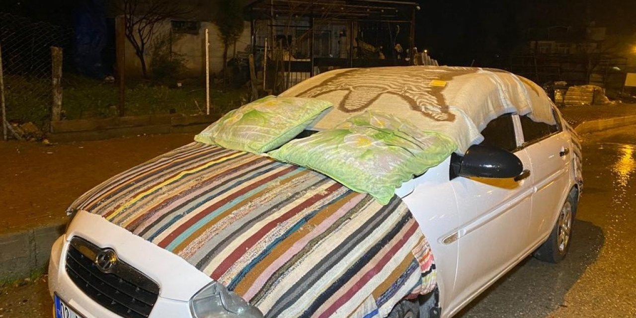 Dolu Yağışına Karşı Araçlara Battaniye Ve Yorganlı Önlem