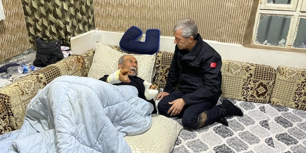 Tahmazoğlu Sele Kapılan Reşat Ayva’yı Evinde Ziyaret Etti