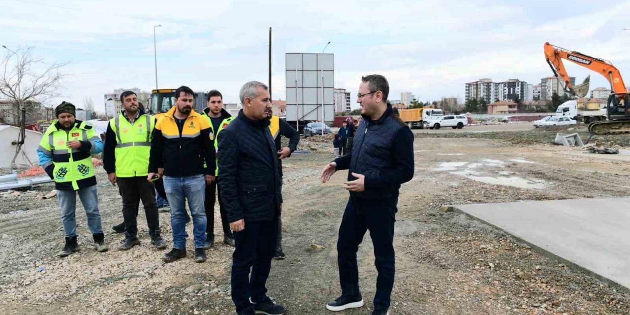 Yeşilyurt’ta Konteyner Çalışmaları Sürüyor