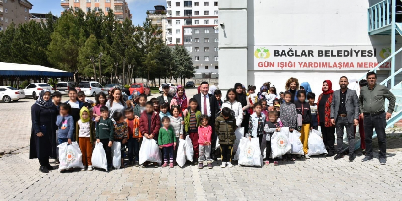 Bağlar Belediyesi’nden Depremden Etkilenen Çocuklara Giysi Desteği