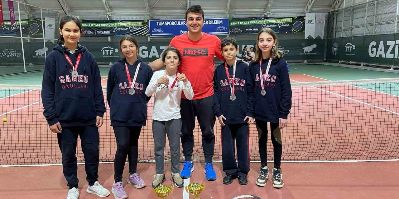 Sanko Okulları Teniste İki İkincilik Kazandı
