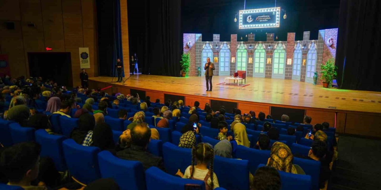Yazar Bekir Develi Diyarbakırlılarla Buluştu