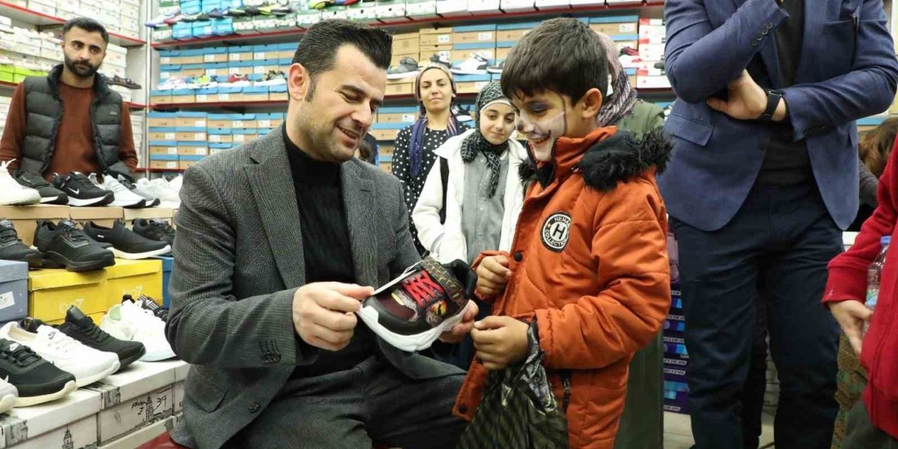 Diyarbakır’da 500 Yetim Çocuğa Bayramlık Desteğinde Bulunuldu