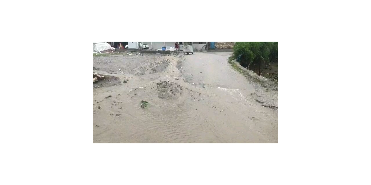Silvan’da Fırtına Ve Sağanak Yağış Etkili Oluyor
