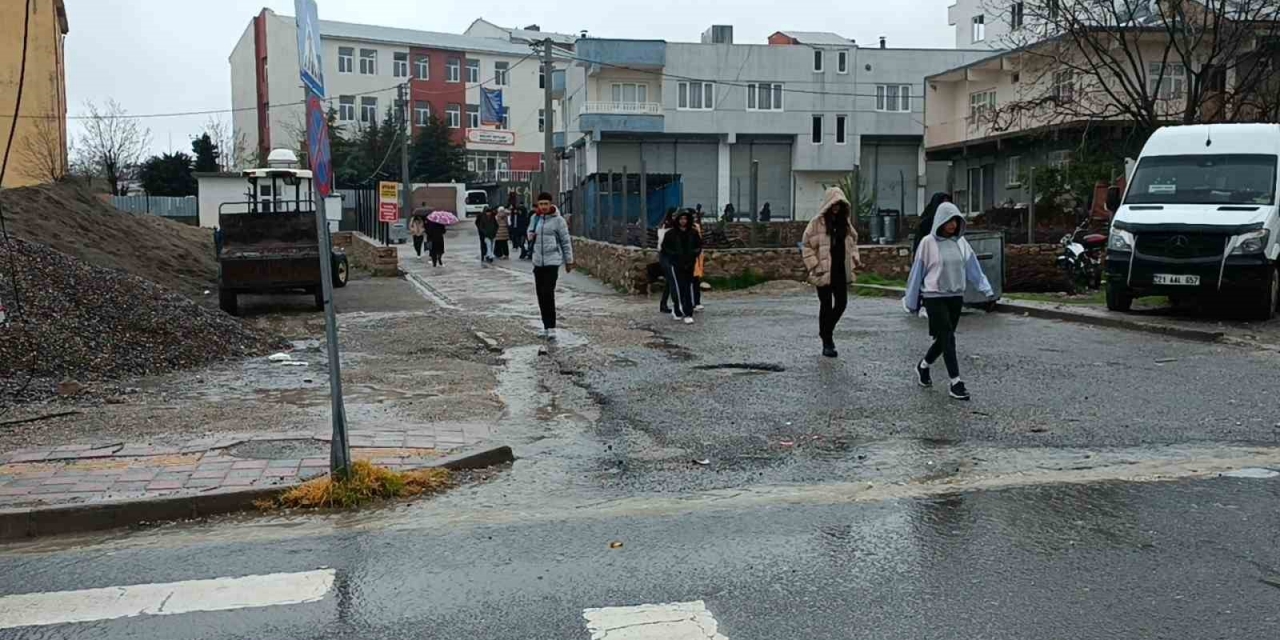 Dicle’de Sağanak Yağış Etkili Oldu