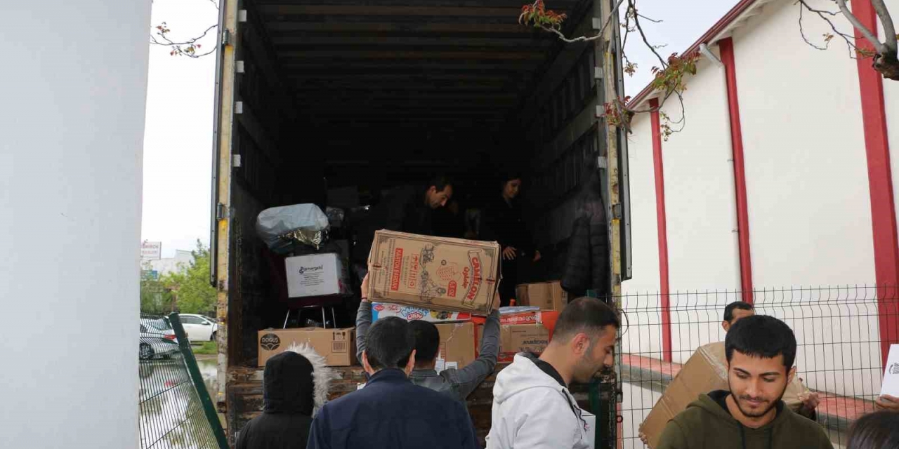 Diyarbakırlı Öğrencilerden Depremzede Kardeşlerine Binlerce Koli Hediye