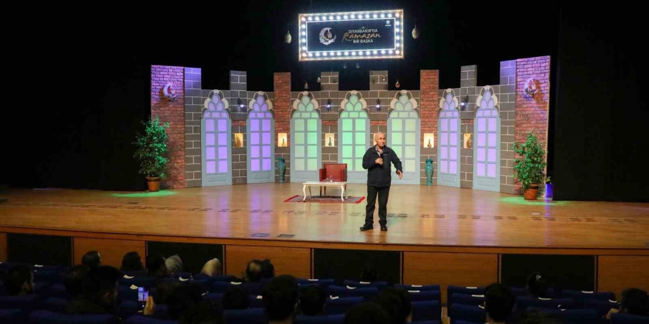 Tarihçi Yazar Ahmet Şimşirgil Diyarbakırlılarla Buluştu