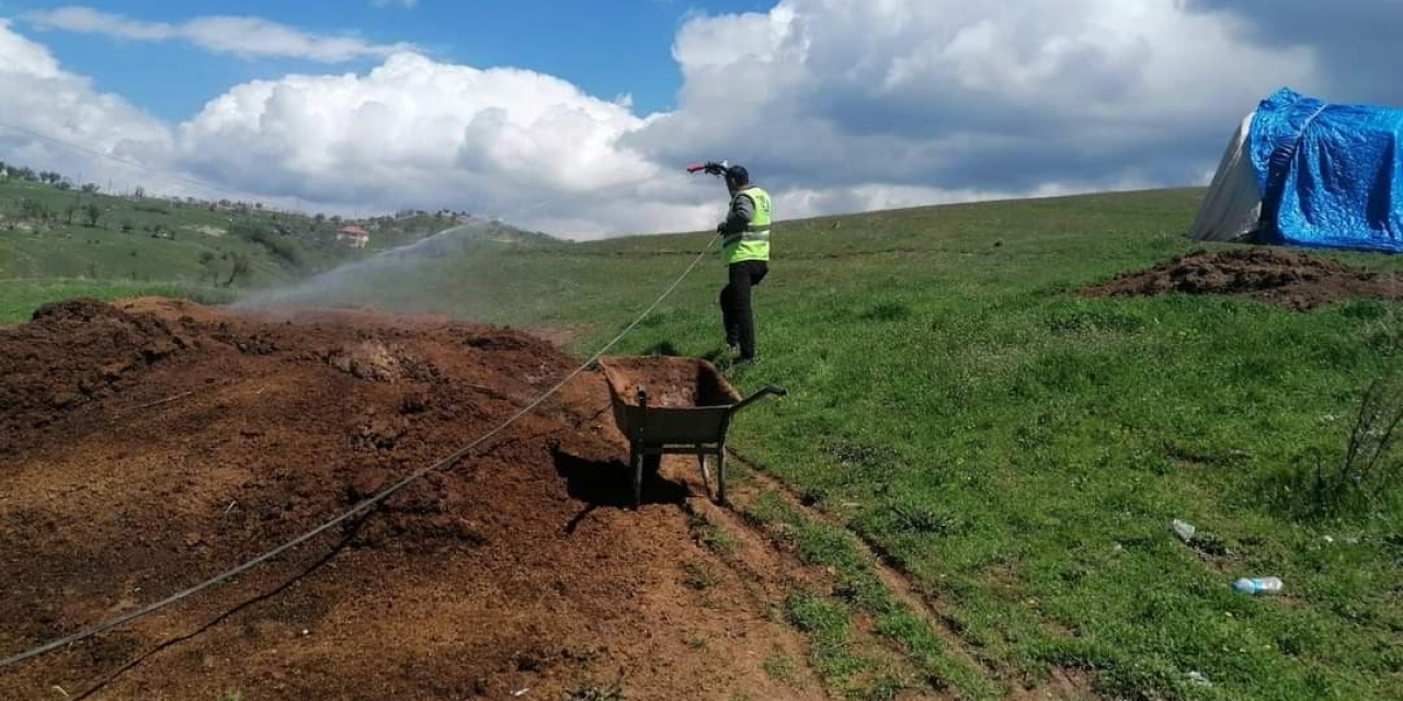 Gölbaşı Belediyesi Larva İle Mücadele Ediyor