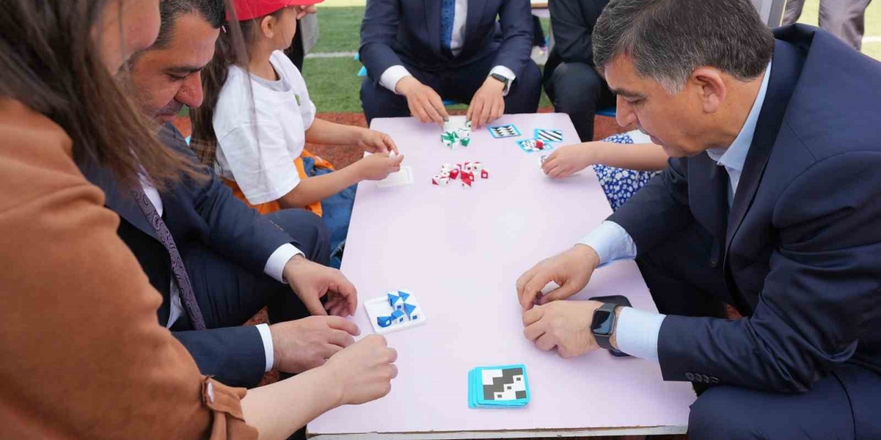 Yüzlerce Çocuk Şenlikte Buluştu
