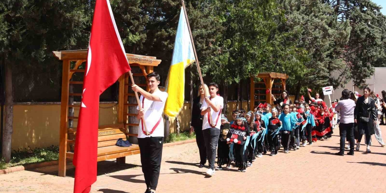 Öğrencilerin Oluşturduğu Kortej İlgi Gördü