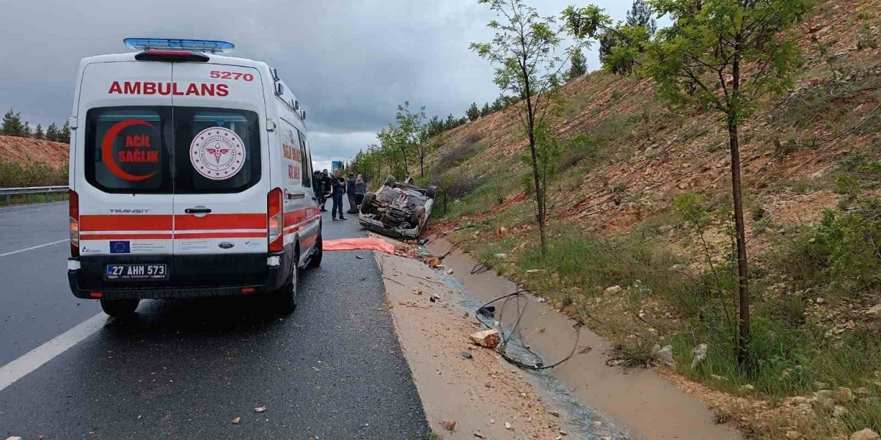 İki Kardeşin Bulunduğu Araç Takla Attı, 15 Yaşındaki Çocuk Hayatını Kaybetti
