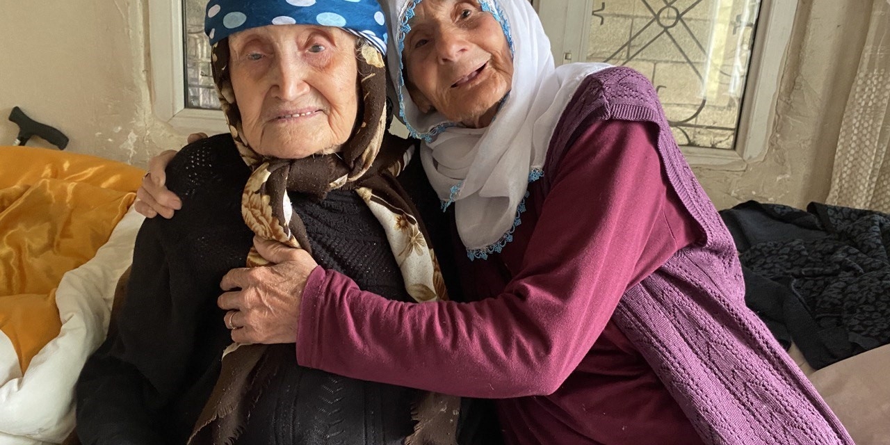Adıyamanlı 105 Yaşındaki Fatma Nine Ve 80 Yaşındaki Kızının Duygu Dolu Konuşmaları