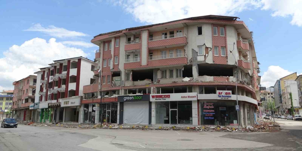Depremde Enkaza Dönen Niyazi Mahallesi Toki İle Ayağa Kalkacak