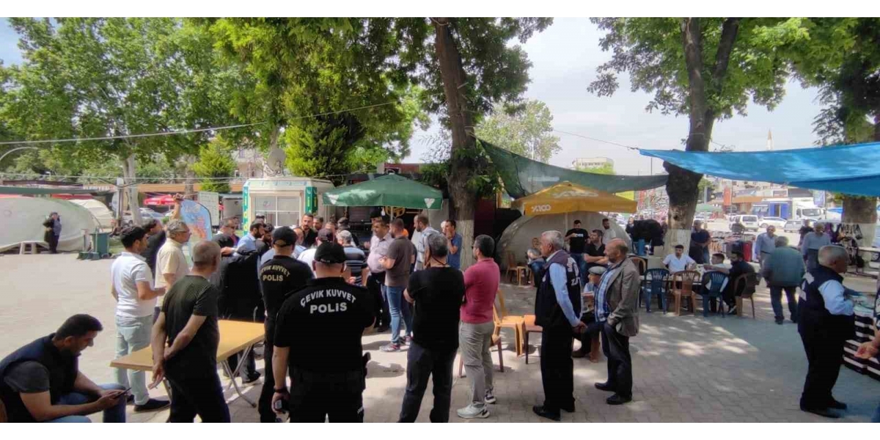 Malatya’da Çarşı Merkezinde Kaldırımlardaki Tezgahlar Kaldırılıyor