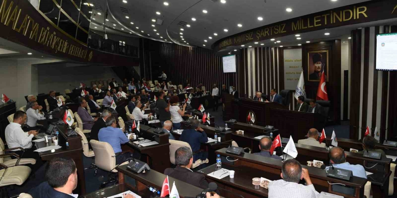 Kültür Ve Turizm Bakanı Mehmet Nuri Ersoy’a Malatya’da Fahri Hemşerilik Beratı