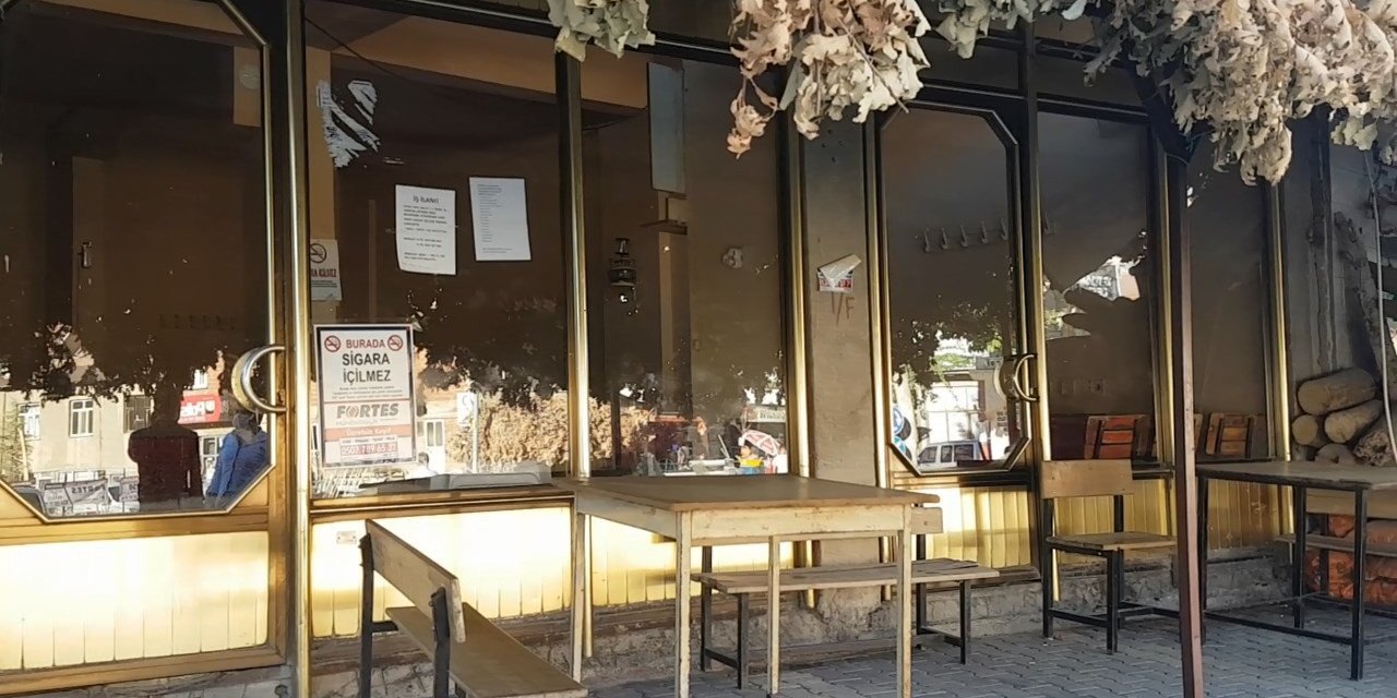 Çelikhan'da Berberler Ve Çay Ocakları Kapandı