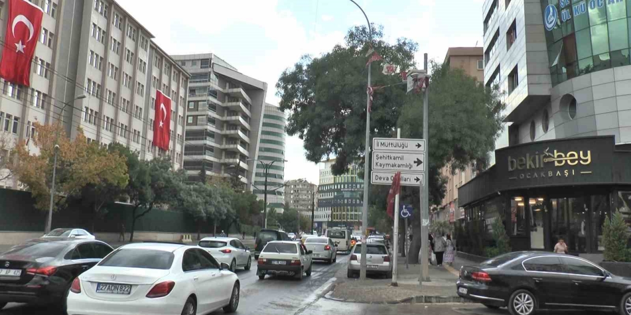Gaziantep’te Kavurucu Sıcaklara Kısa Süreli Yağmur Molası