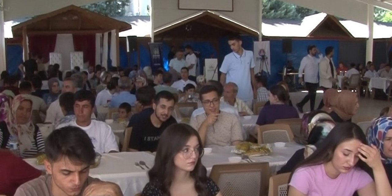 Sincan Belediyesinden Yks’yi Kazanan Depremzede Öğrencilere Para Ödülü