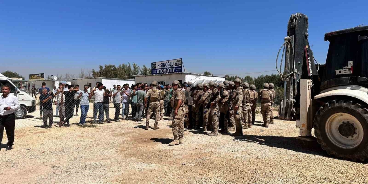 Suruç’ta Kaçak Galericiler Sitesinin Yıkımında Gerginlik Yaşandı