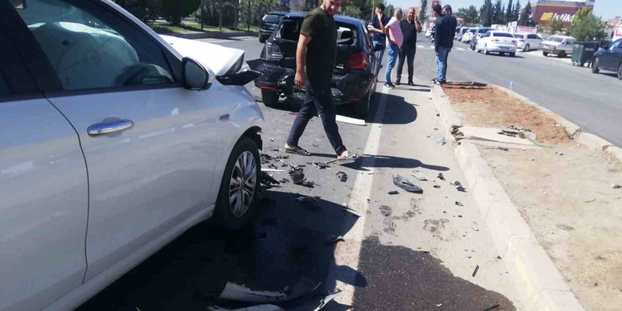 3 Aracın Karıştığı Kazada 1 Kişi Yaralandı