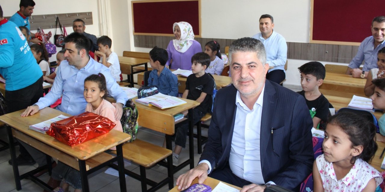 Kaymakam ve Milletvekili Öğrencilerin Heyecanına Ortak Oldu