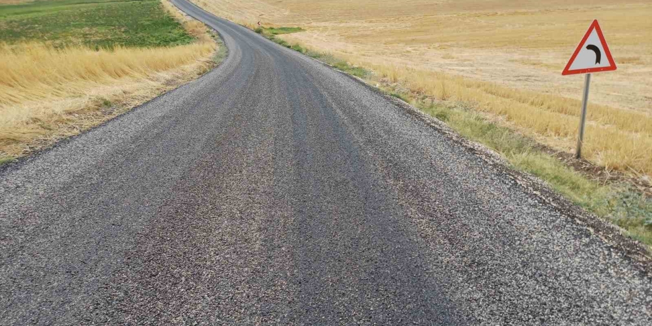 Büyükşehir Belediyesi, 17 Kırsal Mahallede Yol Yapım Çalışmalarını Sürdürüyor
