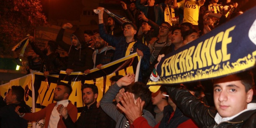 Fenerbahçeli Taraftarlardan Galibiyet Coşkusu