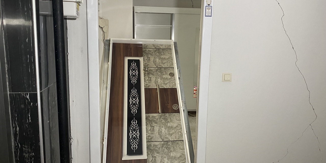 Çelik Kapıları Devirip Kombi, Musluk Ve Kabloları Çaldılar