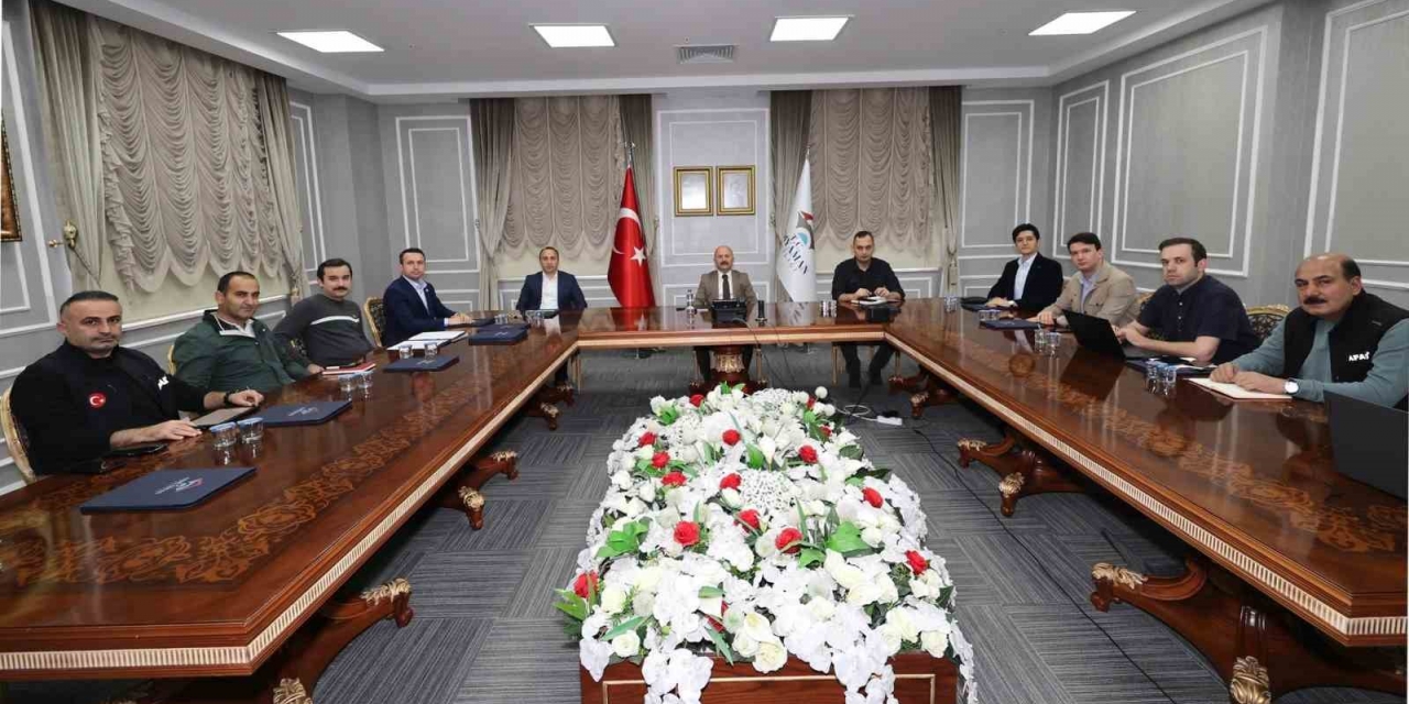 Vali Yardımcılarıyla Değerlendirme Toplantısı Yapıldı