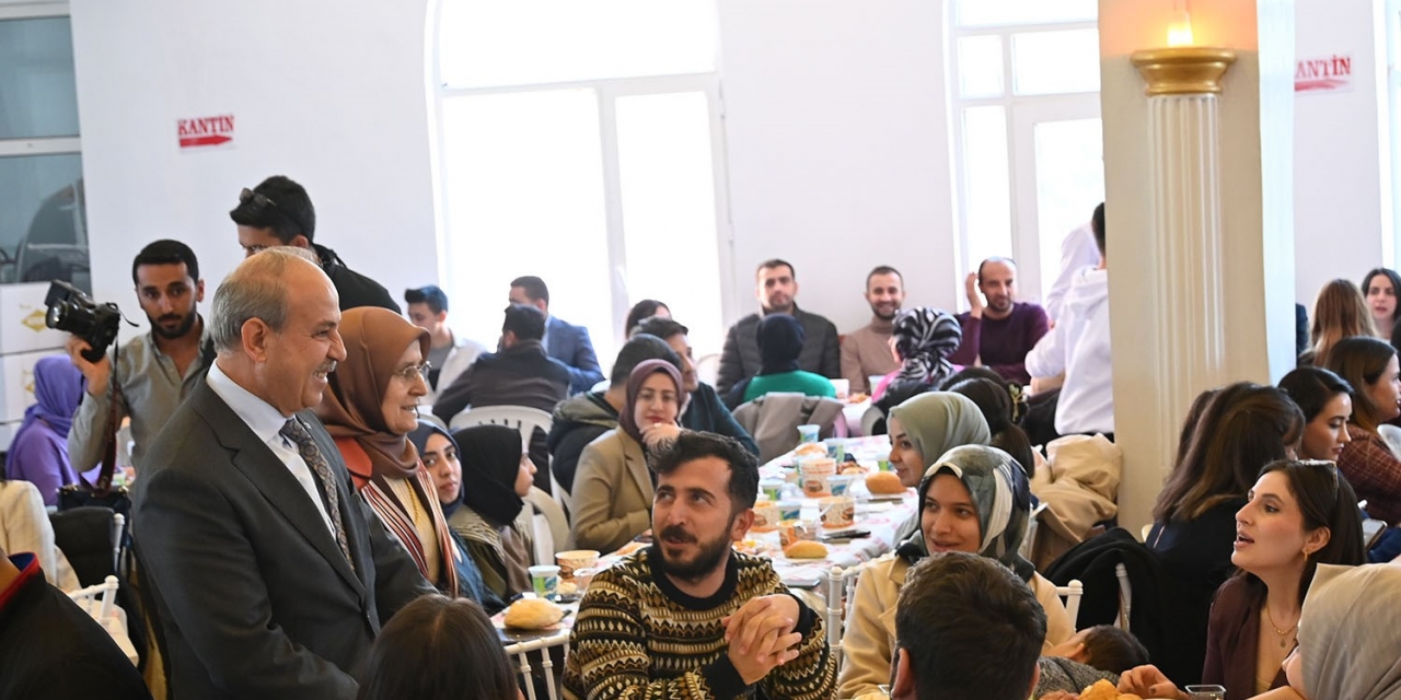Oğuzeli’nde Öğretmenler Yemek Programında Bir Araya Geldi