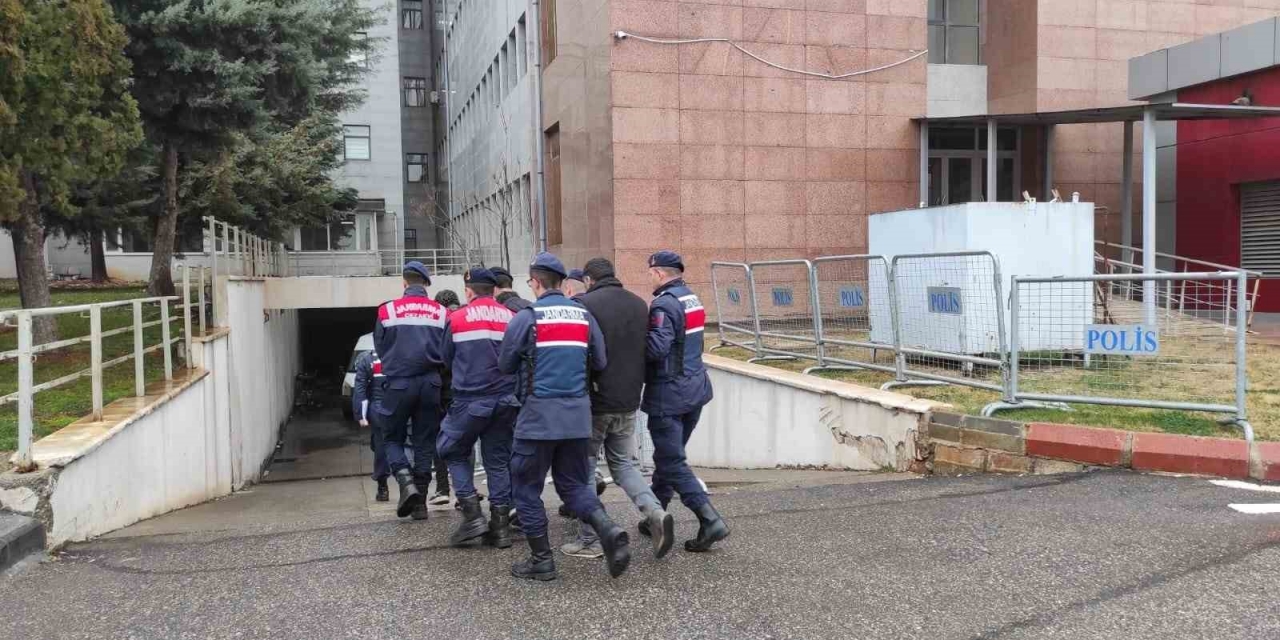 Jandarma Ekipleri Hapis Cezası Bulunan 4 Kişiyi Yakaladı