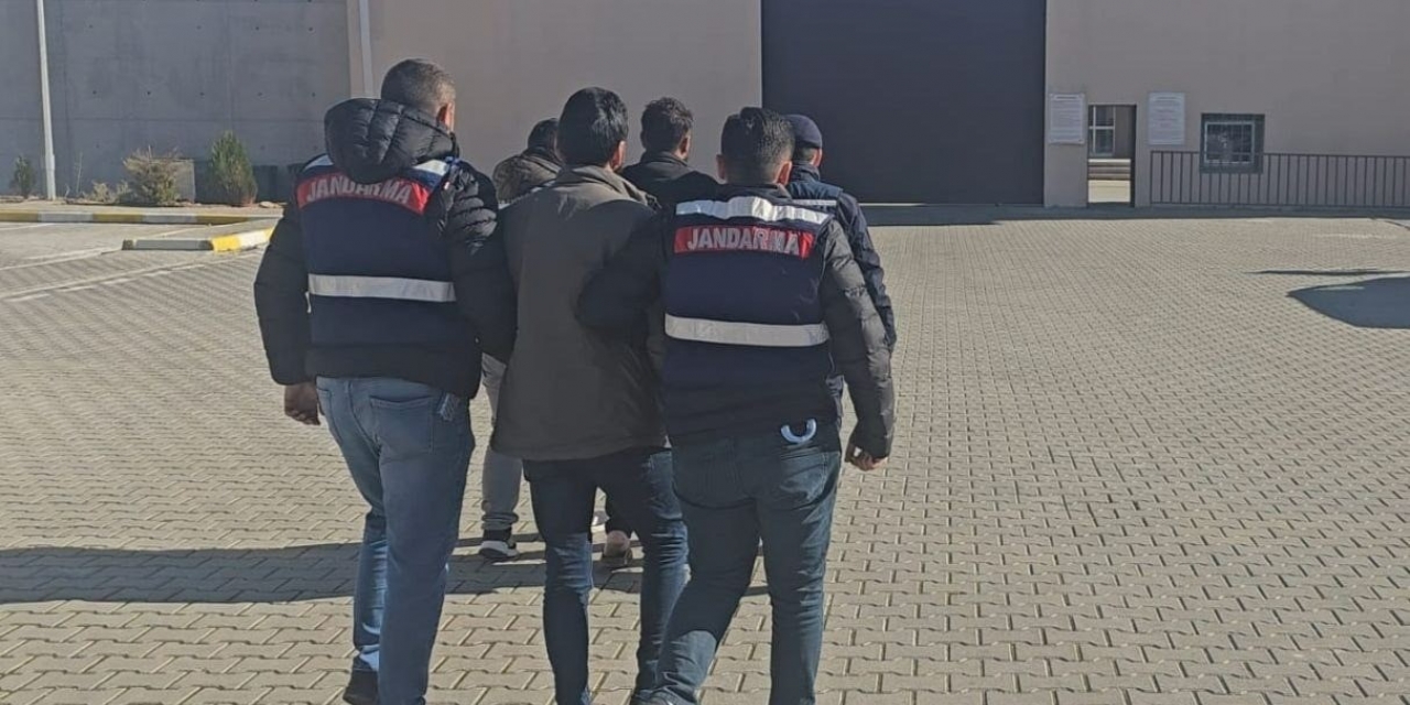 Gaziantep’te 3 Düzensiz Göçmen Yakalandı, 2 Organizatör Tutuklandı