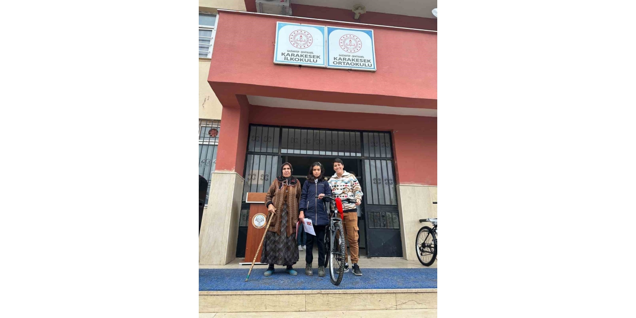 Köy Okulu Öğretmenlerinden Örnek Davranış