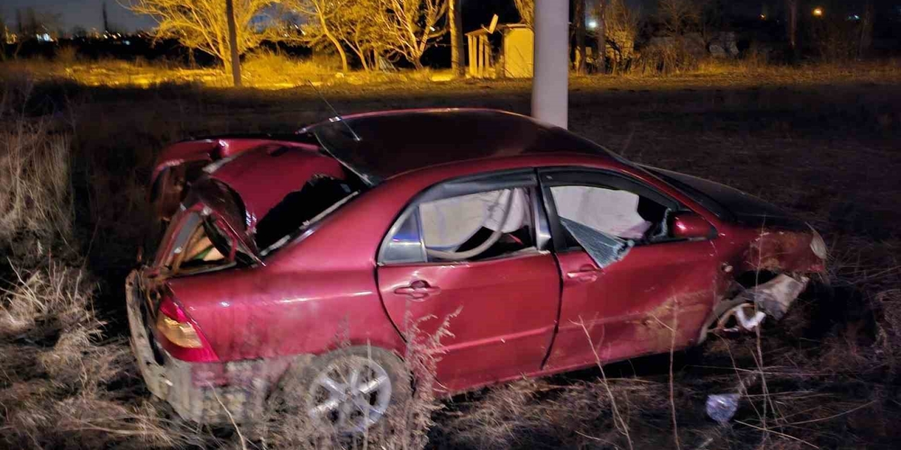 Yoldan Çıkan Araç Tarlaya Uçtu: 3 Yaralı
