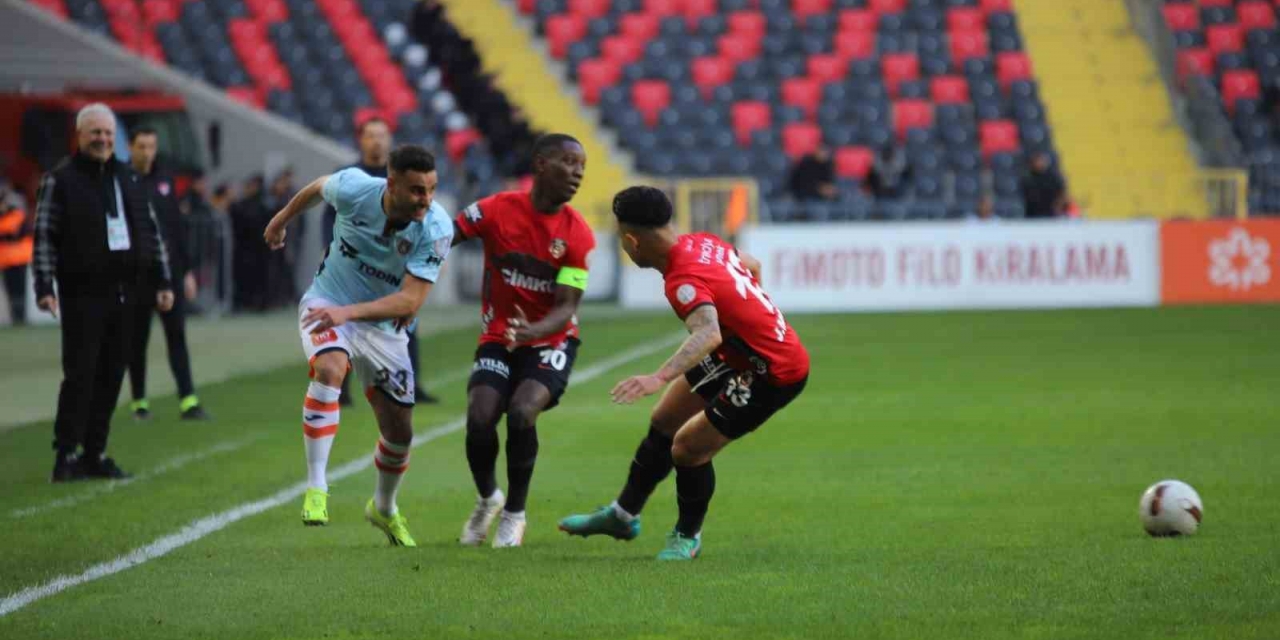 Trendyol Süper Lig: Gaziantep Fk: 0 - Başakşehir: 0 (ilk Yarı)
