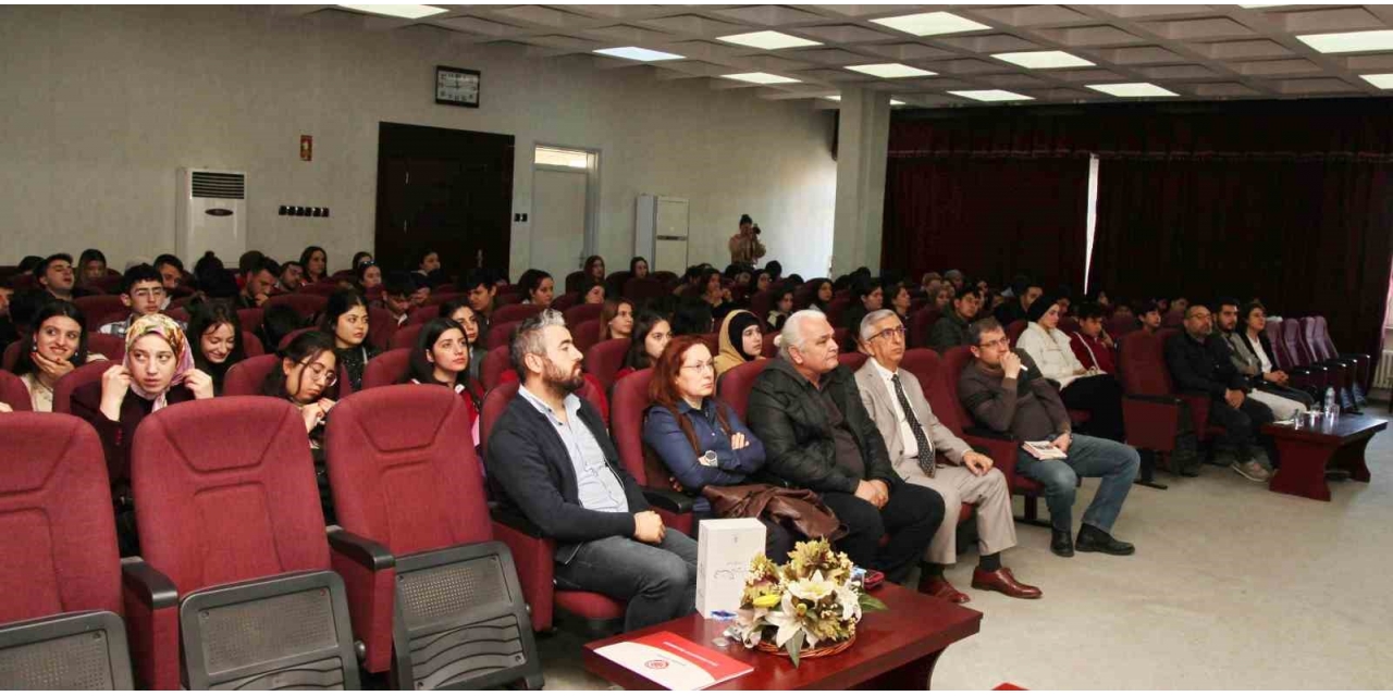 Gaün’de “kutadgu Bilig Beyit Okumaları” Konferansı