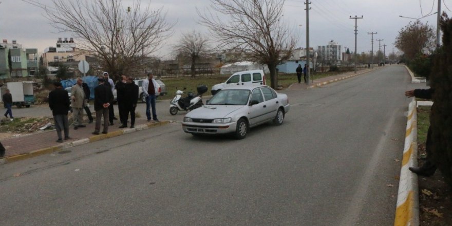 Otomobil Öğrencilere Çarptı
